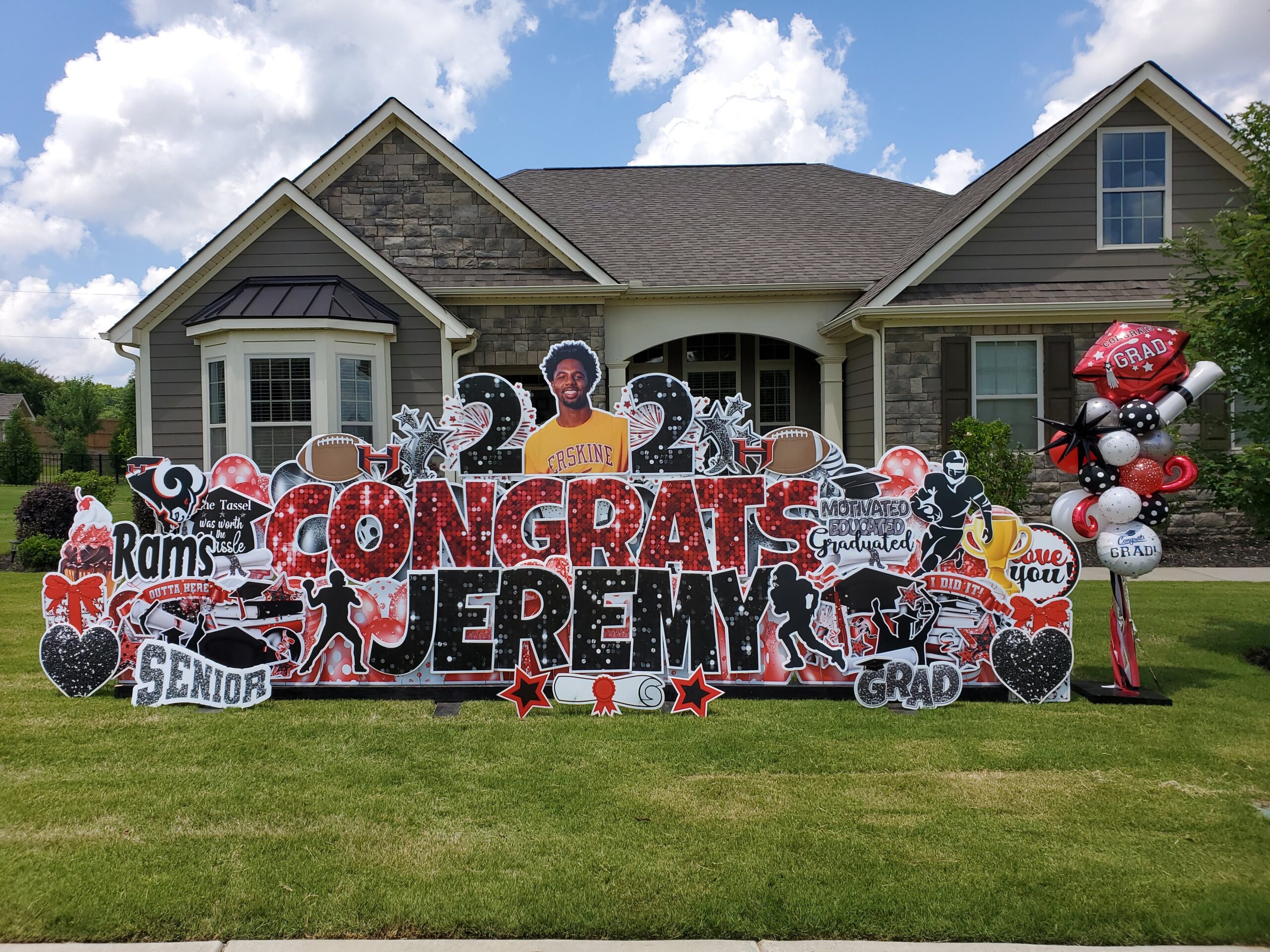 Deluxe - Basic + Honoree Name Displayed + Theme + Grad Photo (your to keep) + 2ft 2023