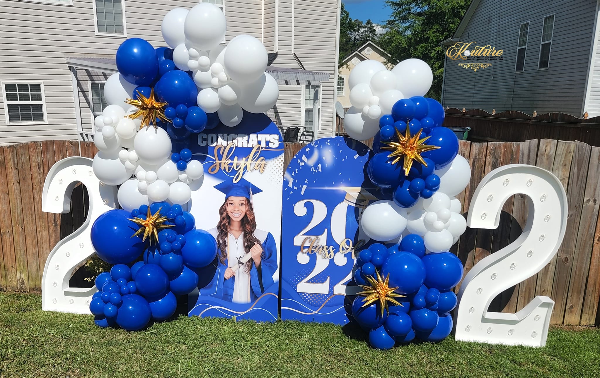 8 ft Garland (2 colors)